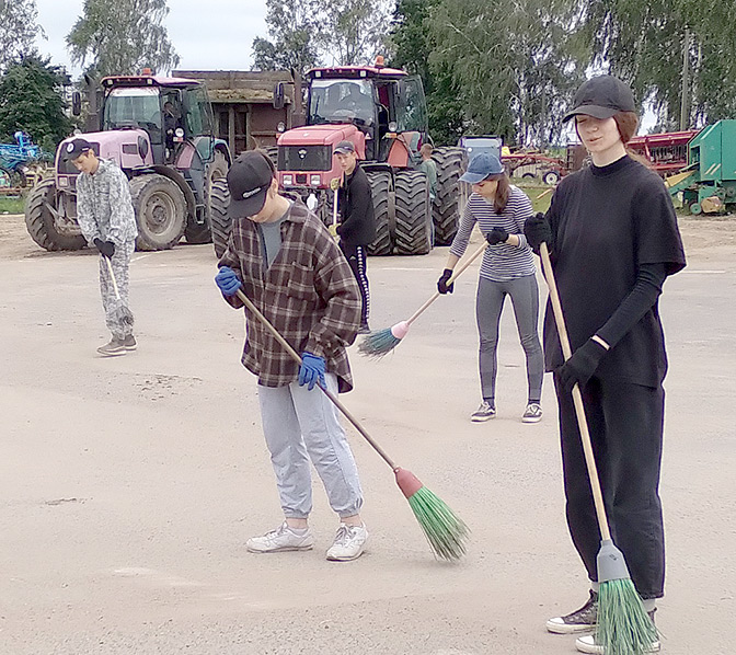 Школьное лето: как в Круглянском районе можно и отдохнуть, и заработать