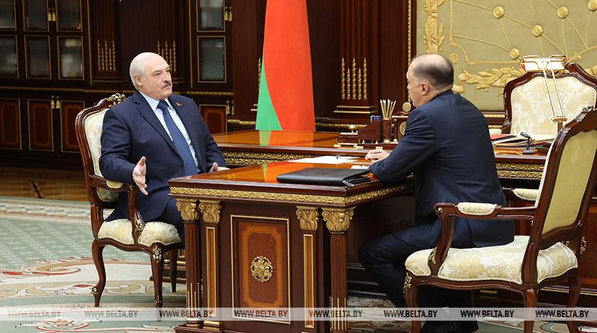 Как Беларусь будет защищаться и где в образовании “клоака”? Пять резонансных тем встречи Лукашенко с Вольфовичем