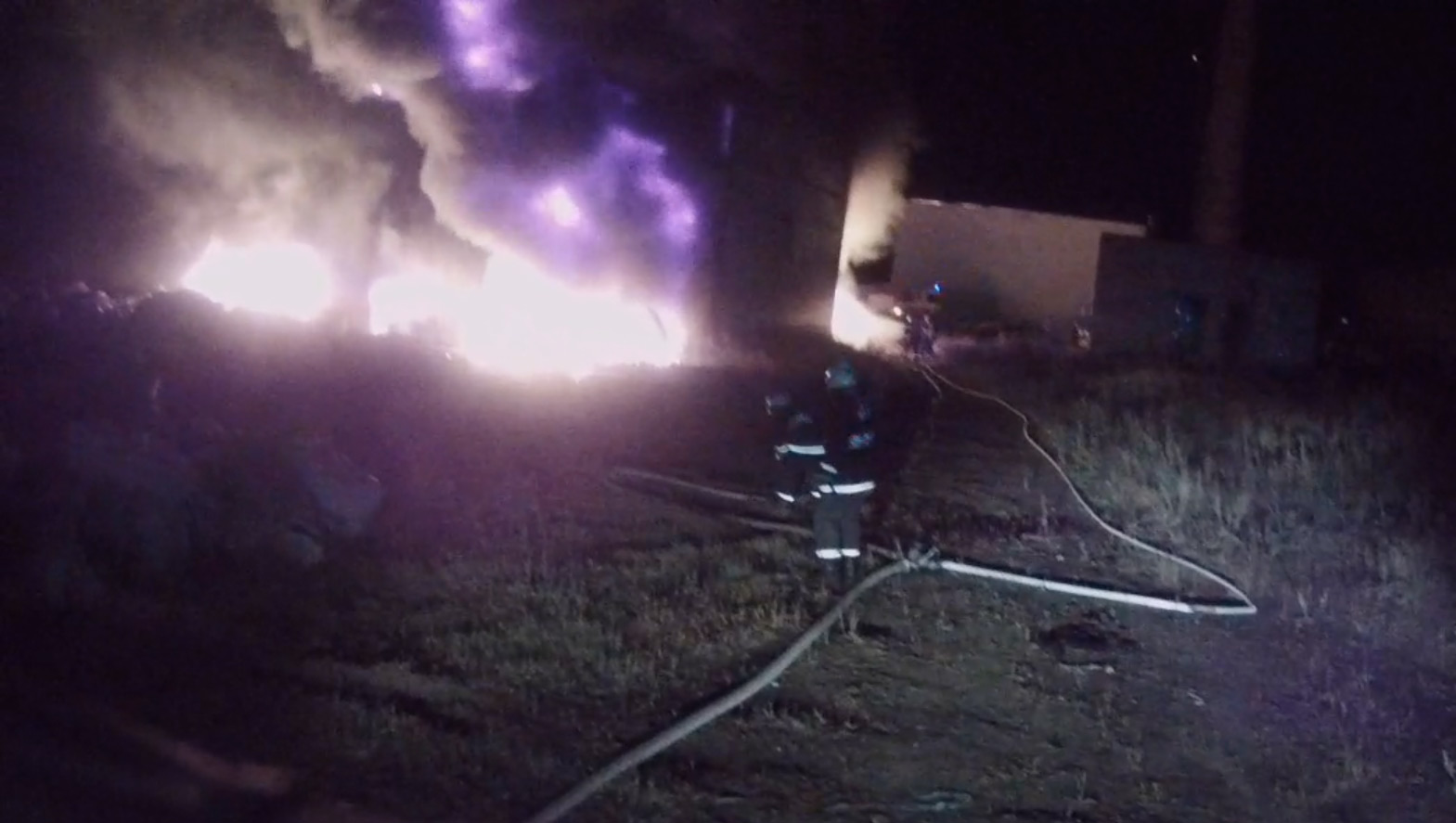 Причины пожара устанавливаются