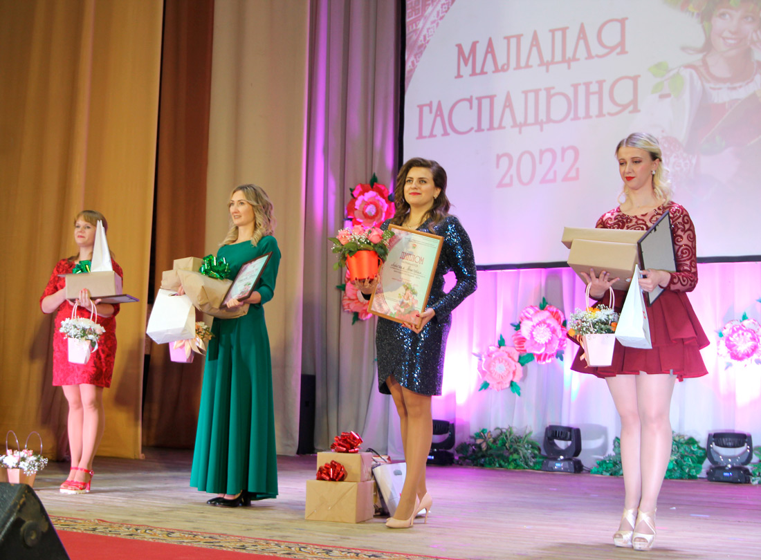 Тёплый праздничный концерт и смотр-конкурс «Маладая гаспадыня-2022» прошли на Круглянщине в День матери