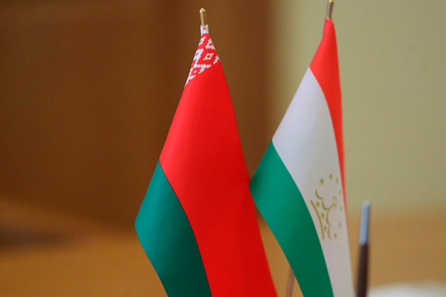 «Как к себе домой». Лукашенко прилетел с официальным визитом в Таджикистан