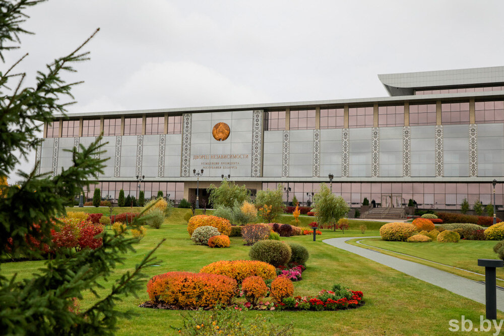 Вопросы, которые волнуют государство: Лукашенко принял с докладом главу Нацбанка