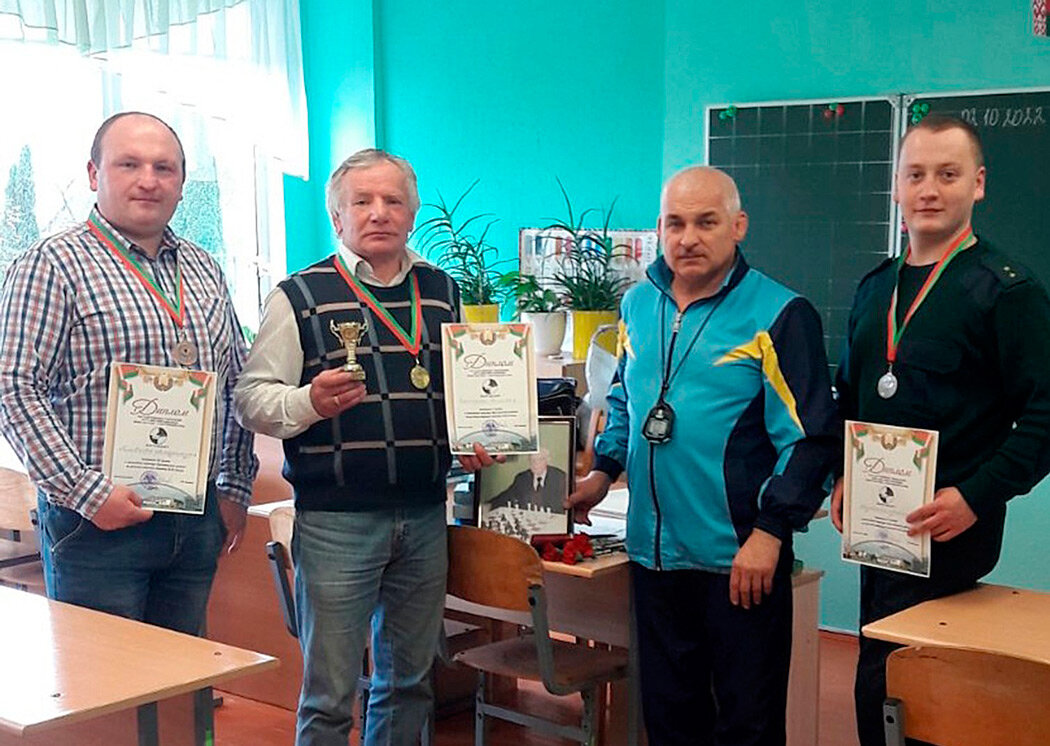 Не первый год объединяет поколения