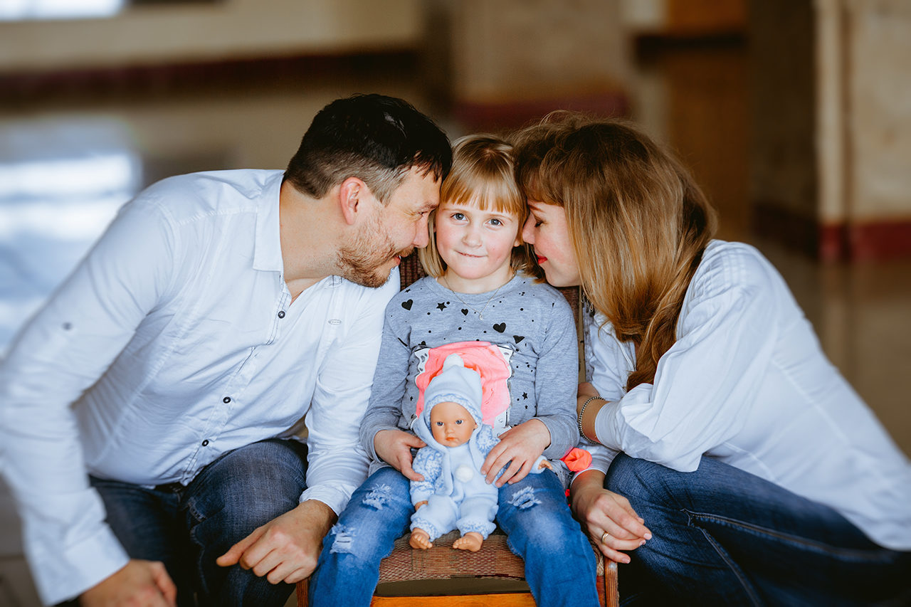 Подарите ребенку семью