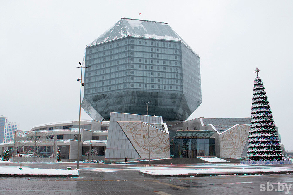 Выставка «Зимняя», посвященная новогодним праздникам, открылась в галерее «Ракурс» Национальной библиотеки