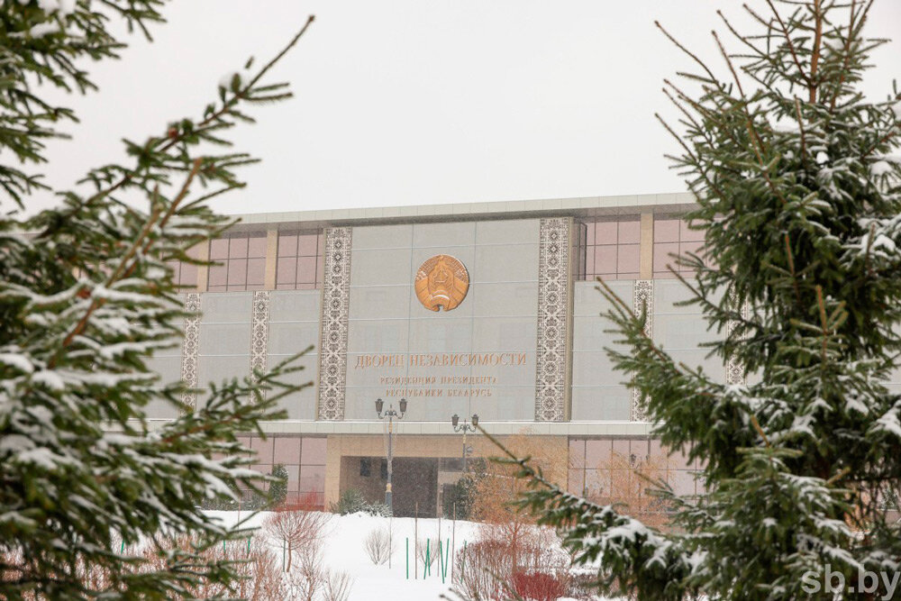 Лукашенко: Беларусбанк по праву может гордиться вековой историей по-настоящему народного банка страны