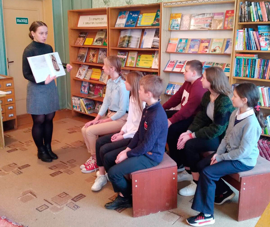 В Кручанской библиотеке прошёл час искусства