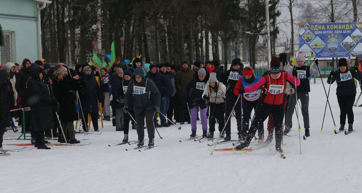 ФОТОФАКТ. Большой спортивный праздник «Круглянская лыжня-2023» собрал участников и болельщиков на городском стадионе