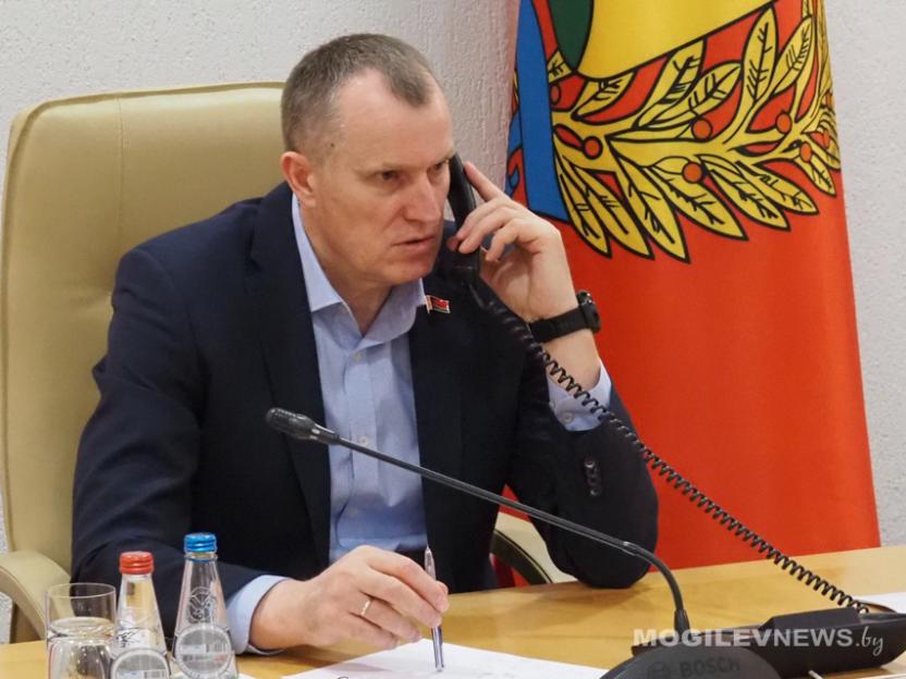 Председатель Могилевского облисполкома провел прямую телефонную линию