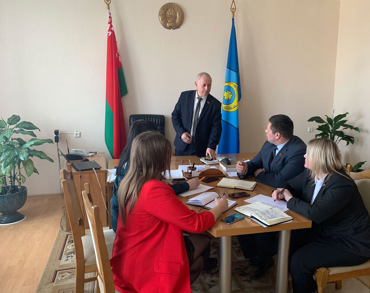 Молодёжный проект «Депутатский портфель» в Единый день самоуправления проходит сегодня в городах и районах в рамках первого регионального форума «Местное самоуправление в Могилёвской области: Инициатива. Единство. Действие. Результат»