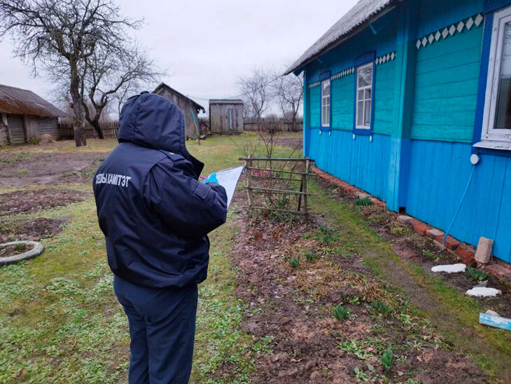 Злоумышленник проник в три дома в д. Зубово