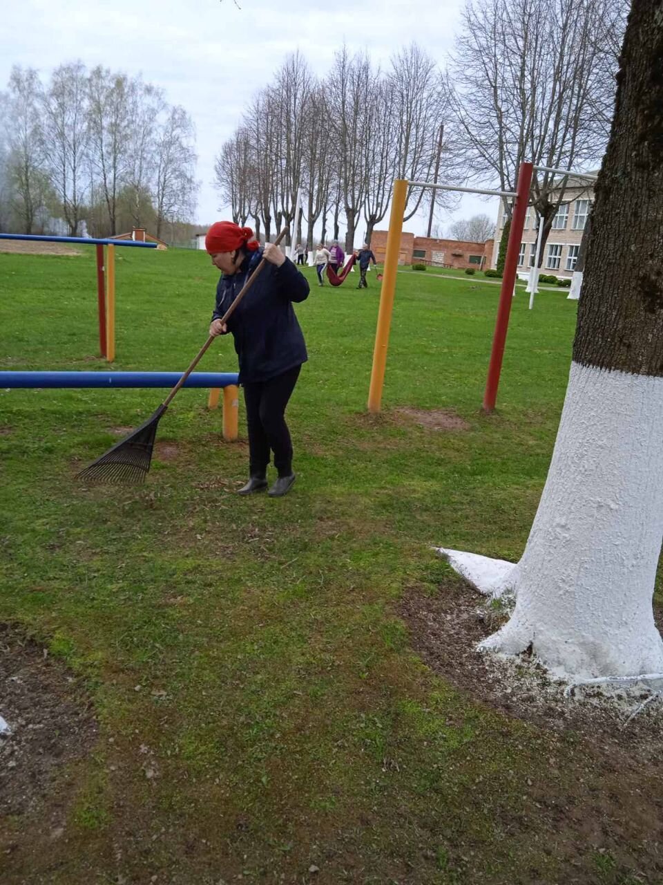 Пилы грабли и мешки субботник. Участвовала в субботнике. Дружный субботник. Дружный субботник. Наш дружный субботник надпись.