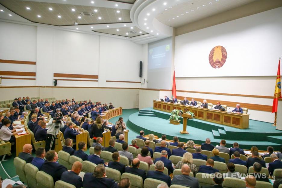 Анатолий Исаченко: потенциал трудового резерва области составляет порядка 70 тысяч человек, и он должен быть использован для развития региона