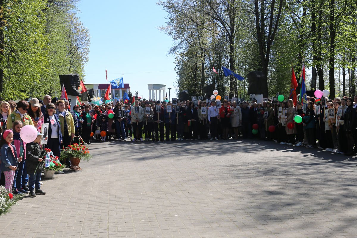 Минутой молчания у обелиска «ОБЗОР» почтили святую память погибших на полях Великой Отечественной войны