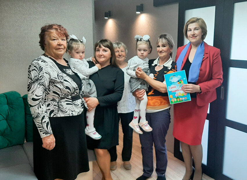 Поздравительную акцию провели сегодня в Круглом