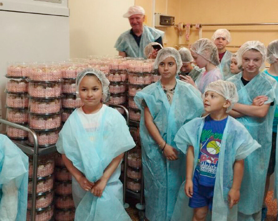 Ребята из лагеря «Надежда» посетили кондитерскую фабрику «Екатерина»
