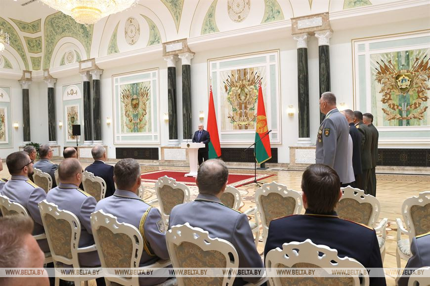 Лукашенко: белорусы умеют защищать свою землю, были и будут сильнее любых вызовов