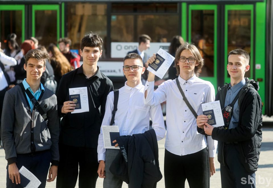 В Минобразования сообщили, что 100 баллов по второму ЦЭ получили 765 учащихся