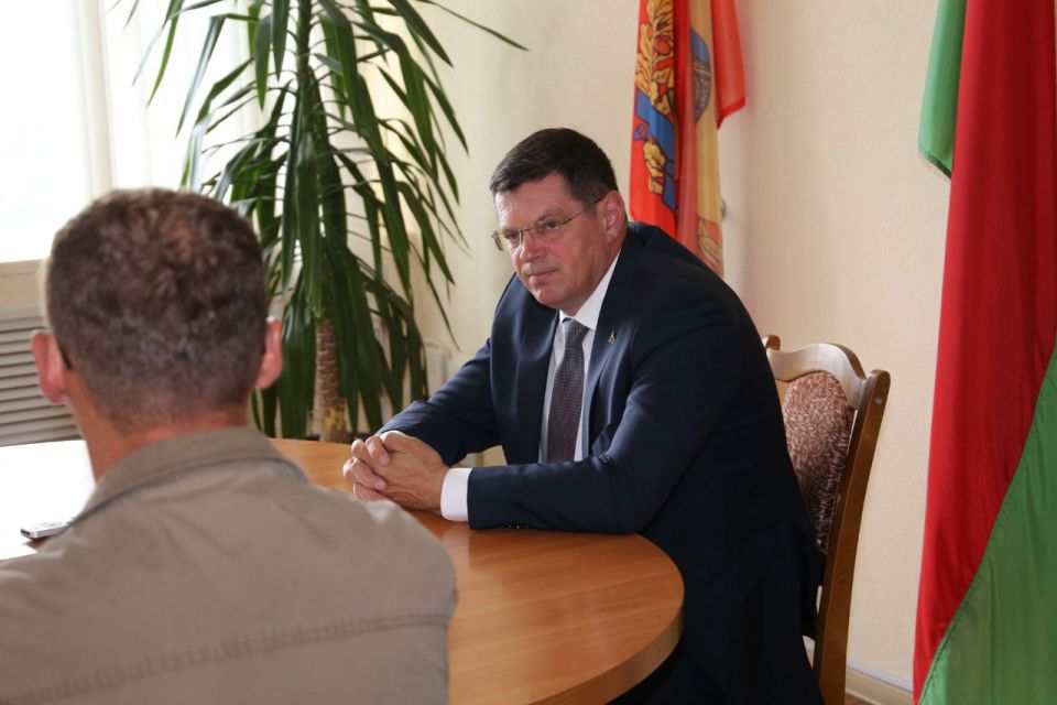 Вас выслушает председатель районного исполнительного комитета Сергей Ермолицкий