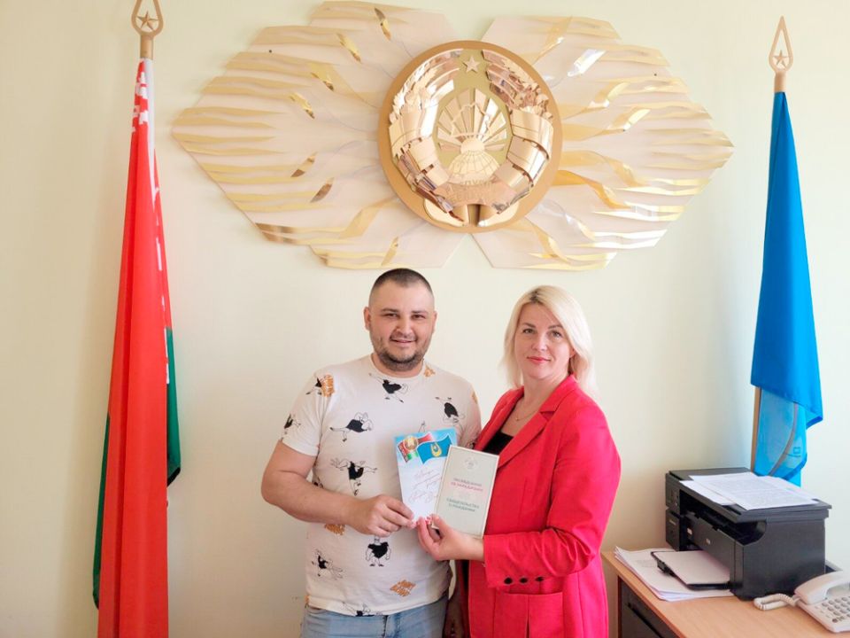 Девочки рождаются к миру на земле