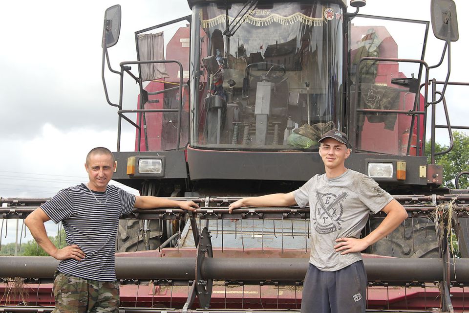 К уборке озимого ячменя с этого воскресенья подключились хлеборобы КСУП «Круглянский-Агро».