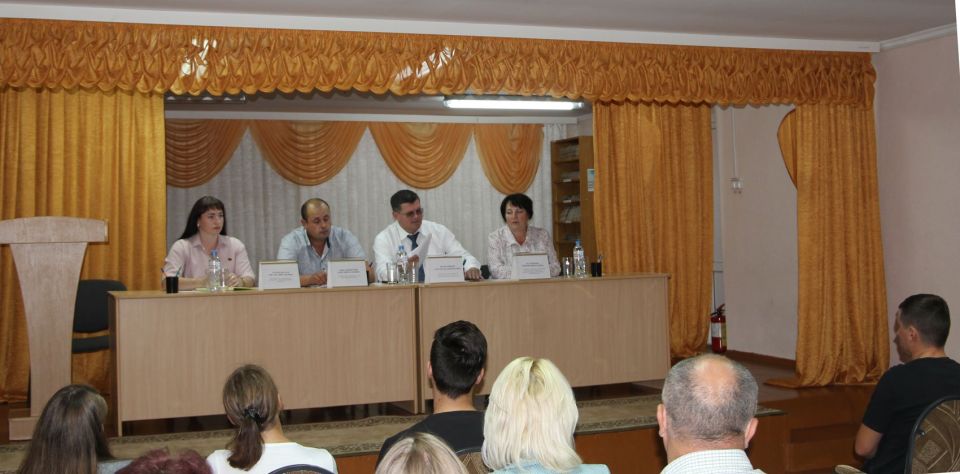 Председатель райисполкома Сергей Ермолицкий встретился с молодыми специалистами ОАО «Круглянская Искра»