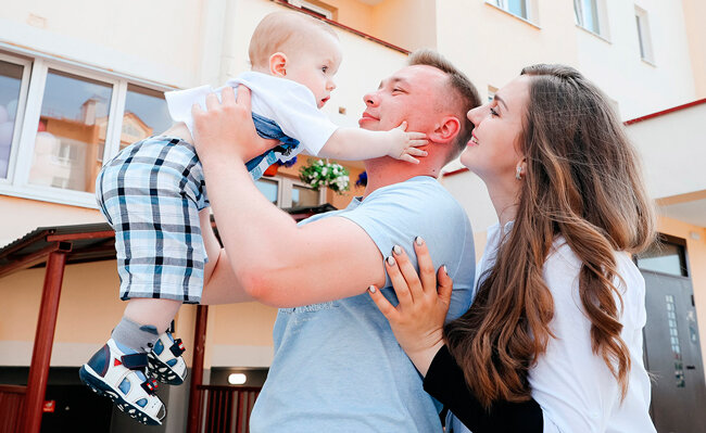 С 1 августа в Беларуси вырастут детские пособия