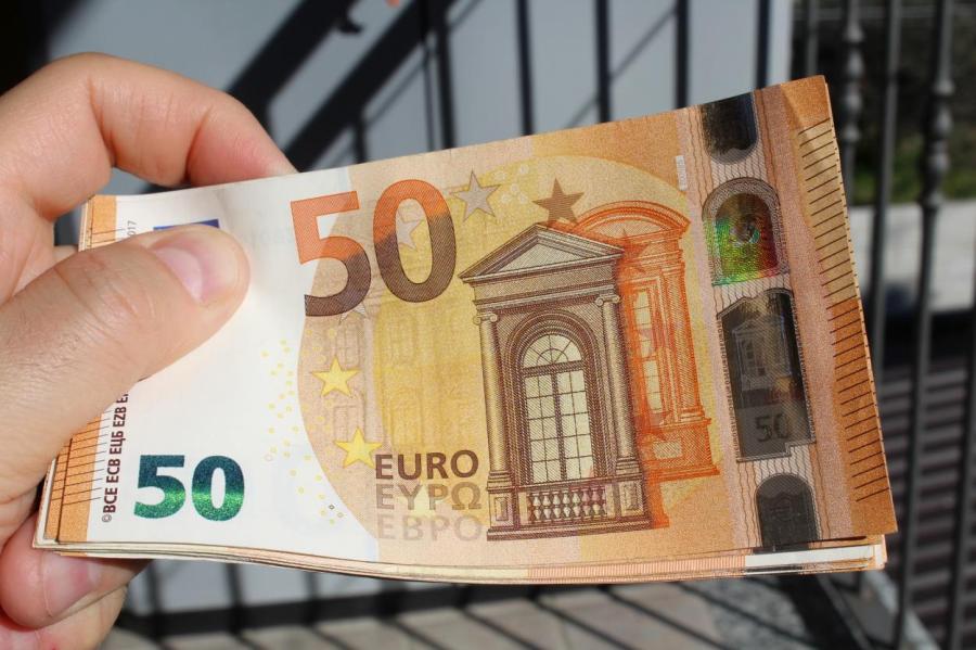 Нацбанк Беларуси значительно снизил курсы доллара и евро на 16 августа