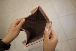 Почему нельзя класть ключи в кошелек: приметы и рациональное объяснение