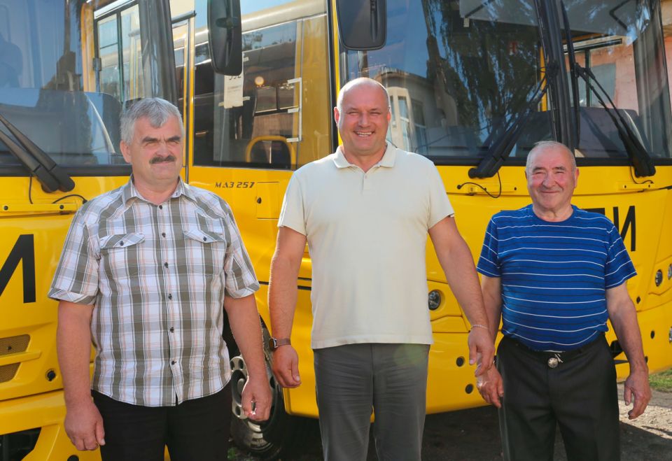 Двумя новенькими школьными автобусами пополнился парк техники Круглянского района