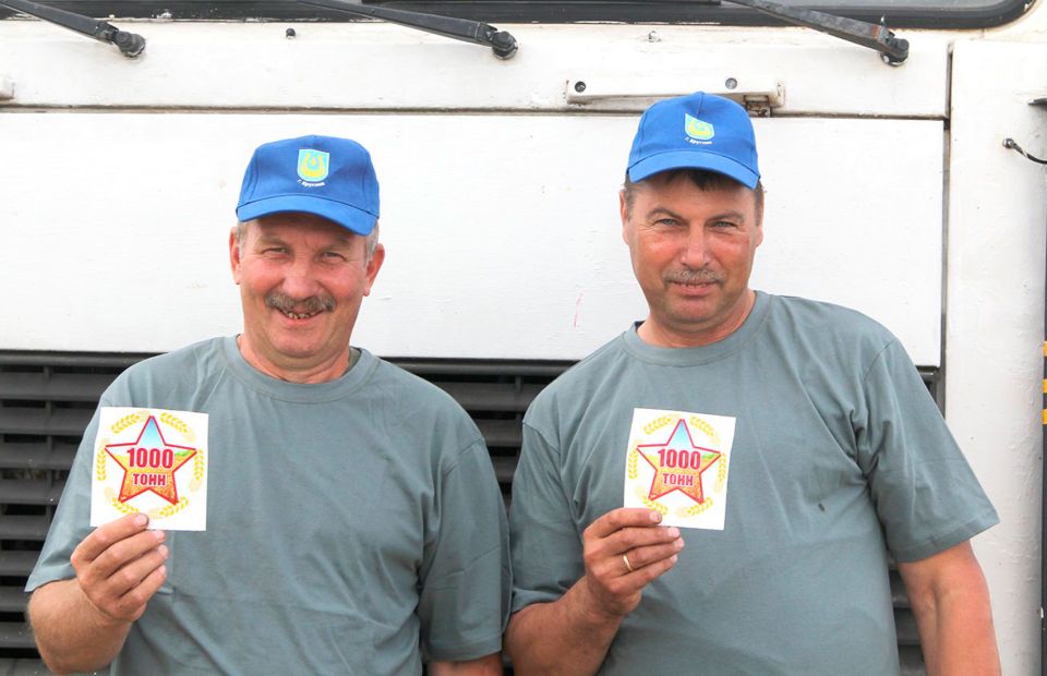С трудовыми победами поздравили передовых водителей ЗАО «АСБ-Агро Тетерино» Валерия Иванькова и Александра Климова