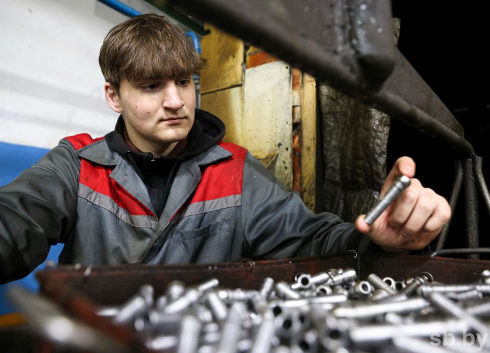 В Беларуси запустят производство легковых авто под брендом Hongqi