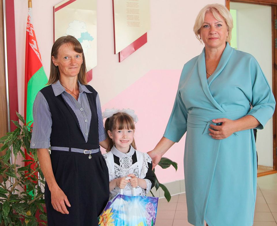 Акция «В школу с радостью» на Круглянщине собрала 32 подарка