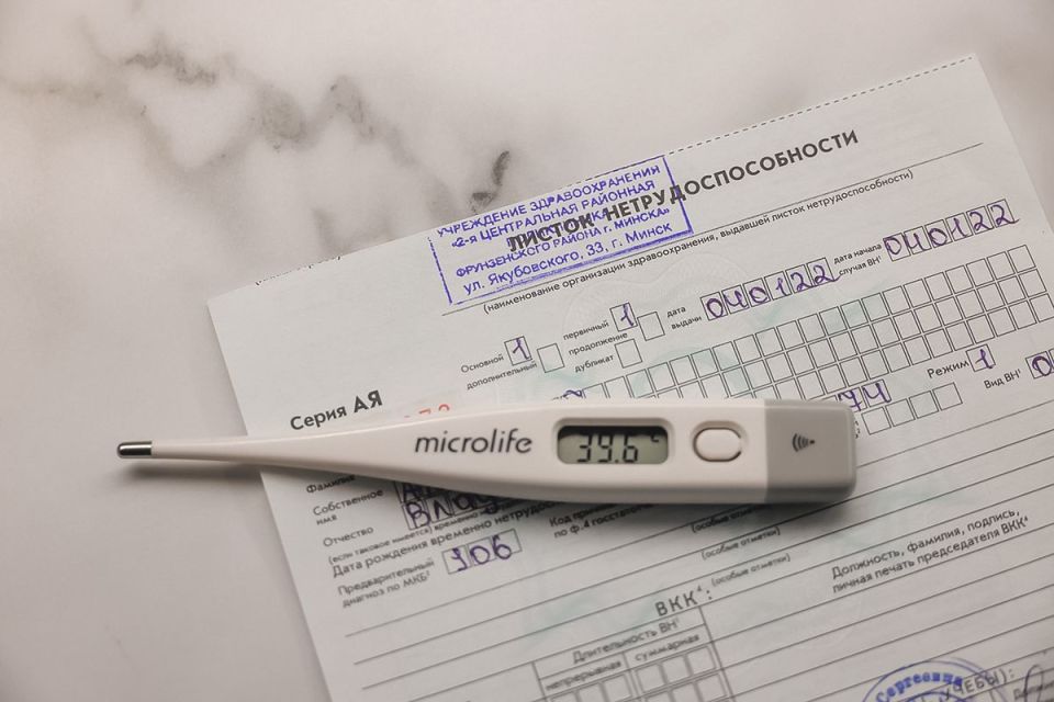 Сколько заплатят по больничному работнику со стажем менее 6 месяцев, объяснили в Минтруда
