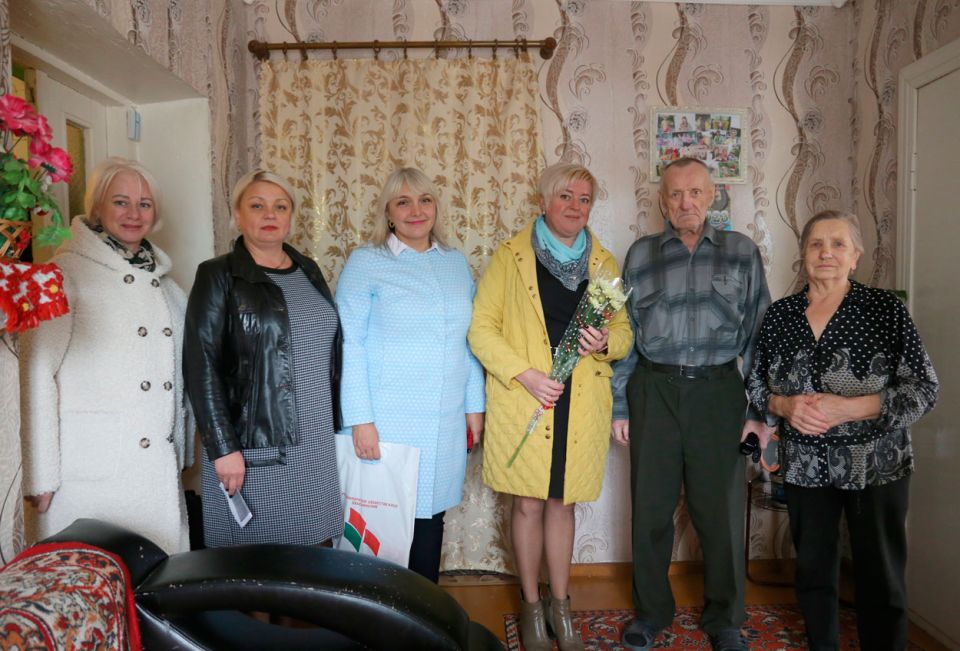 Девять семейных пар из г. Круглое и района, прожившие вместе 60 и более лет, на днях принимали поздравления