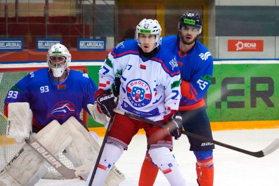 «Юность» взяла верх над «Локомотивом» в игре хоккейного чемпионата страны