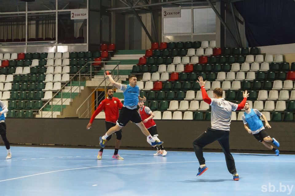 Накануне старта Суперсерии сборные Беларуси и России по гандболу провели в Могилеве тренировки