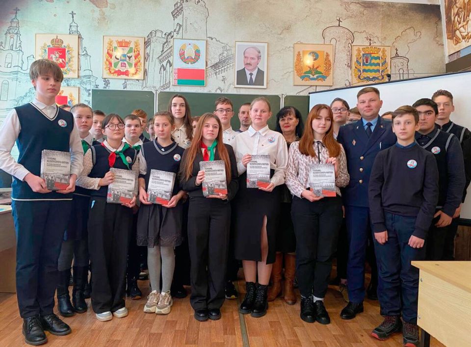 Донести правду до молодого поколения: в ГУО «Комсеничская средняя школа имени Г.И.Шибанова» прошла встреча с заместителем прокурора района