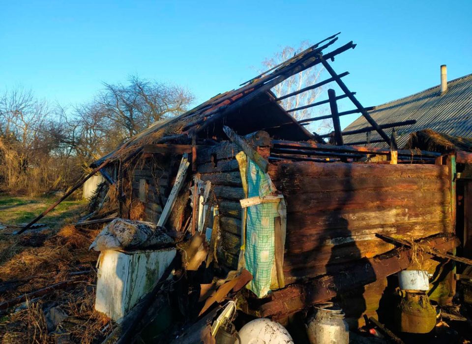 В деревне Ахимковичи 1 горел сарай