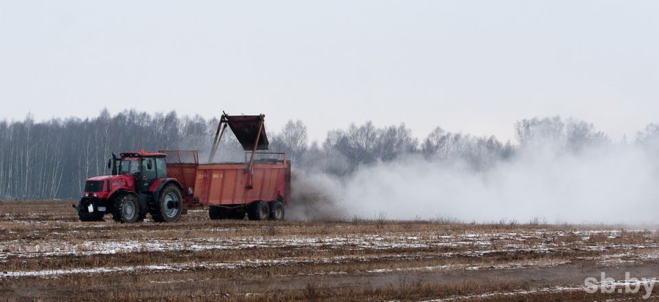 В Беларуси под яровой сев на поля вывезено 27,8 миллиона тонн органики – 58 процентов от плана