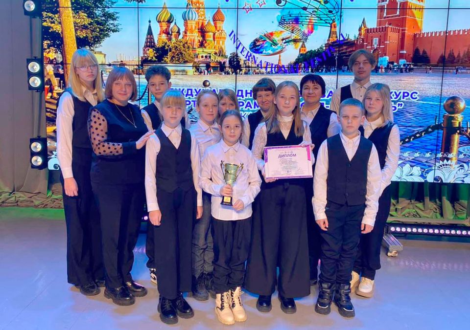 Гостеприимно их встречала предновогодняя Москва