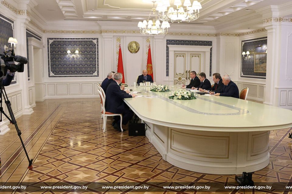Лукашенко поручил Правительству без промедления реализовывать договоренности по итогам зарубежных визитов