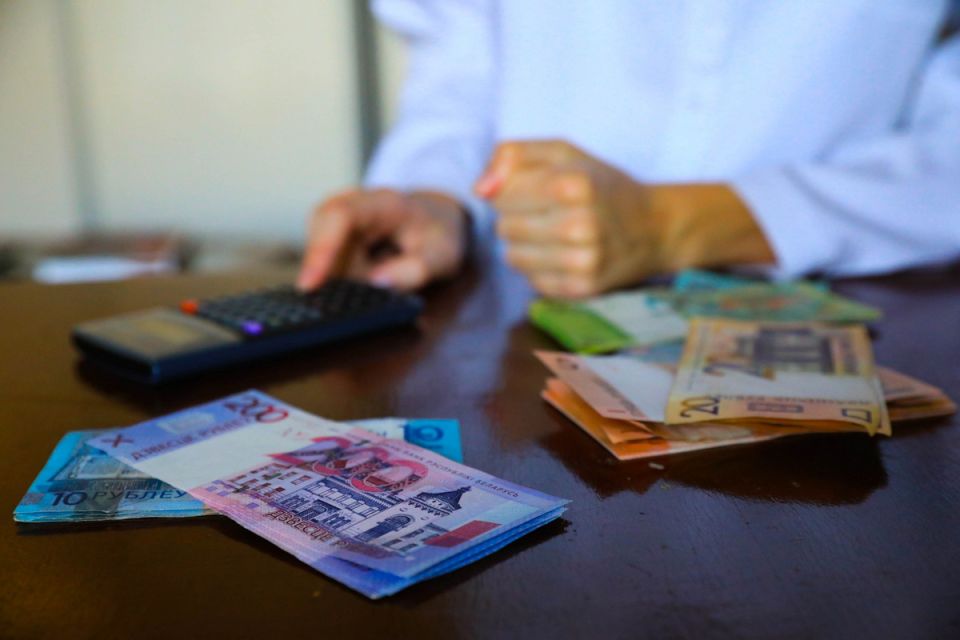 В Беларуси с 1 января 2024 года месячная минимальная зарплата составит Br626