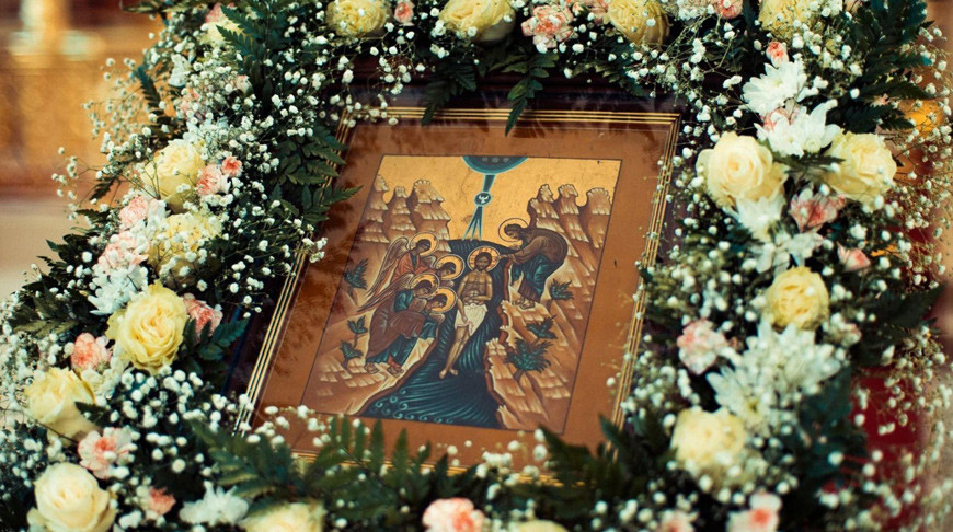 Православные верующие празднуют Крещение Господне