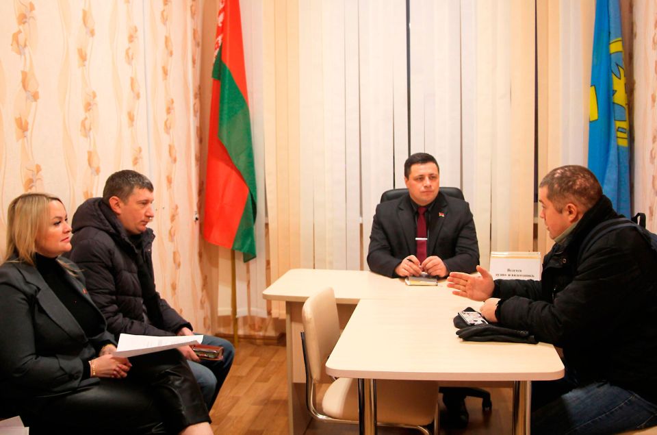 Даны конкретные поручения: очередной приём граждан проходит сегодня в Круглянском райисполкоме