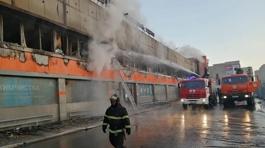 На крупном вещевом рынке в Казахстане произошел пожар