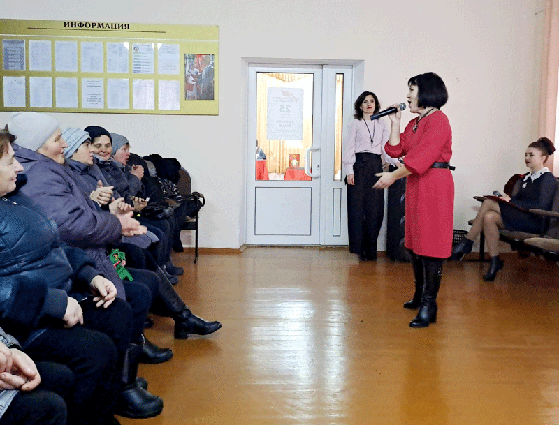 С выездными мини-концертами избирательные участки нашего региона посещают работники культуры Круглянщины
