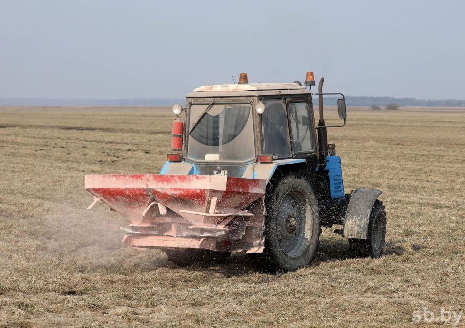 В Беларуси началась подкормка трав