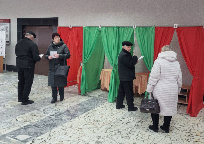 Круглянский район в хорошем настроении, в спокойной деловой обстановке избирает депутатов всех уровней