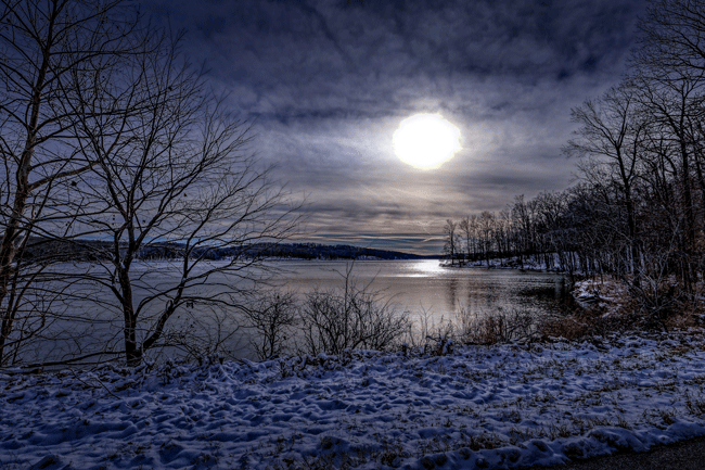 Если луна яркая, холода не отступят. Народные приметы 28 февраля